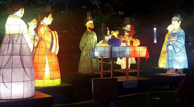 한국문화 중 전통혼례에 관해 알려주는 연등