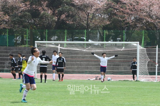 축구 결승전에서 맞붙은 경북과 인천이 2대2 동점상황서 인천이 연장전 골든골로 승리를 거뒀다. @전진호 기자