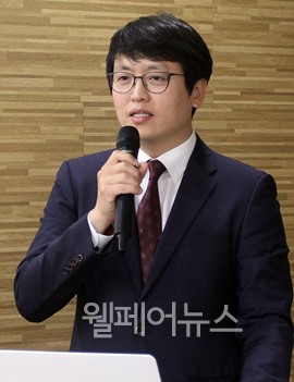 장애우권익문제연구소 김강원 실장이 학대피해장애인 지원 성과와 과제에 대해 발제하고 있다.