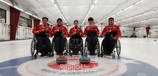 ▲ 휠체어컬링 국가대표 상비군 선수들이 국제오픈대회에서 우승을 차지하는 기쁨을 누렸다. ⓒ대한장애인컬링협회