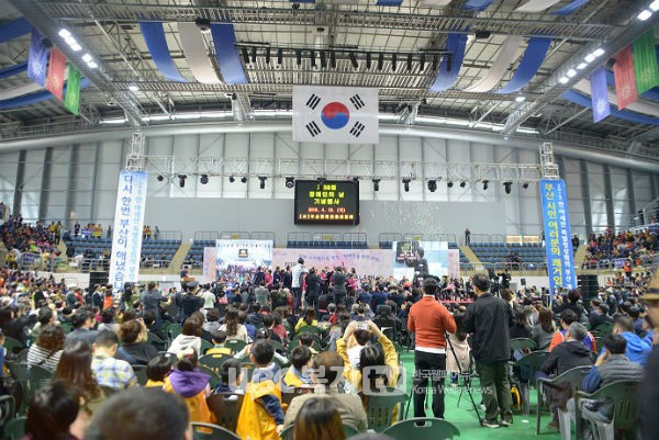 ▲ 지난 18일 오전에 열린 '제39회 장애인의 날' 6000여 명이 참석한 가운데 강서체육공원 실내체육관에서 개최한 행사 전경사진.
