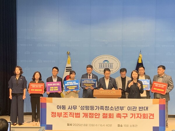 ⓒ한국사회복지사협회