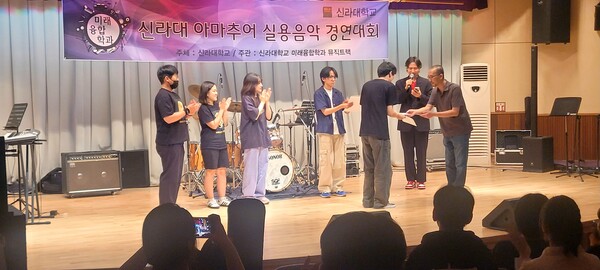대상에는 '월요일밤'팀이 차지 했다. 시상모습 (사진: 고관삼 기자)