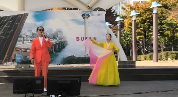 트로트·민요·국악 등 다양한 장르…선사(사진: 고관삼기자)