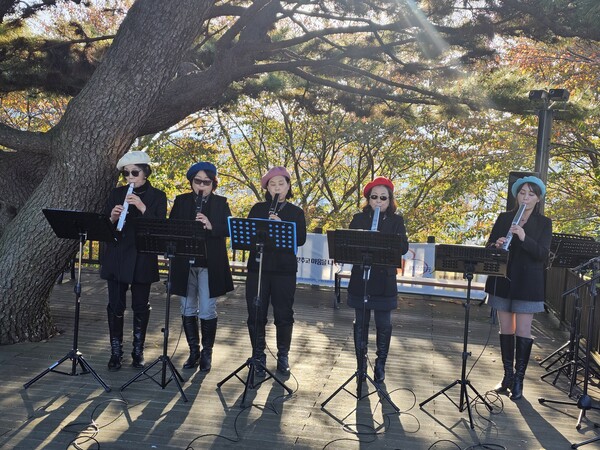 아름다운 오카리나 선율 잊지 못할 가을날의 추억을 선사(사진: 고관삼 기자)