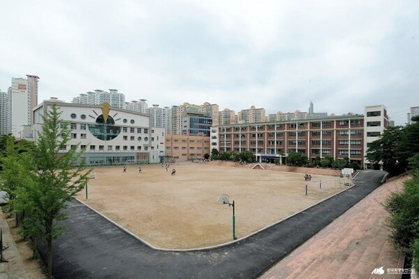 (화명중학교 부설 방송통신중학교 전경DB)