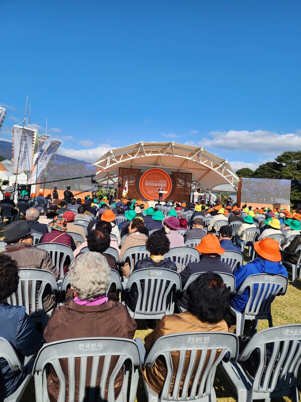 화려한 개막, 미래를 향한 힘찬 출발  제주감귤축제 (사진: 고관삼기자)