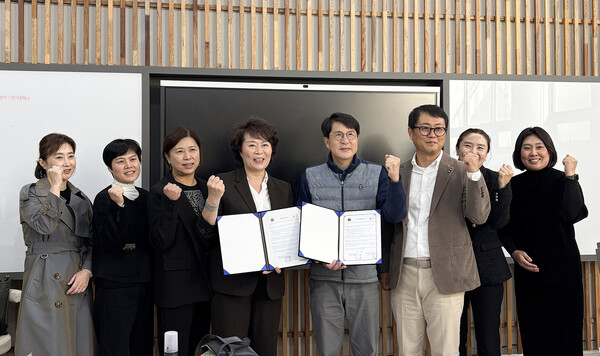 신라대 뷰티케어학과와 (사)한국피부미용사회 중앙회 부산시지회가 업무협약을 체결했다.(사진:신라대제공)