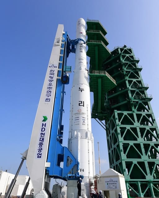 고흥 나로도 우주센터 누리호 발사대에 선 모습(사진=한국항공우주연구원 제공)